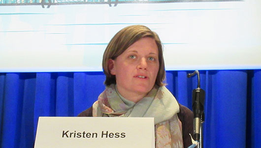 Kristen Hess, en su intervención en la CROI 2016. Foto: Liz Highleyman, hivandhepatitis.com. 