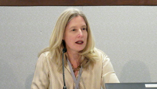 Kelly Dooley, en su intervención en la CROI 2018. Foto: Liz Highleyman.