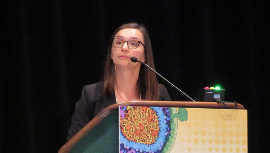 Jennifer Sager, en su presentación en la CROI 2019. Foto: Liz Highleyman. 