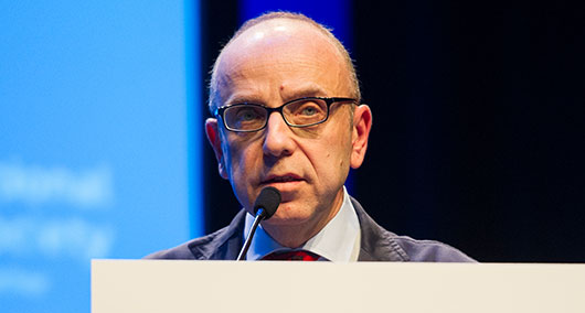 Andrea Antinori, en su intervención en HIV Glasgow. Imagen cortesía de Terapia Farmacológica del VIH, Glasgow 2014 (hivglasgow.org)