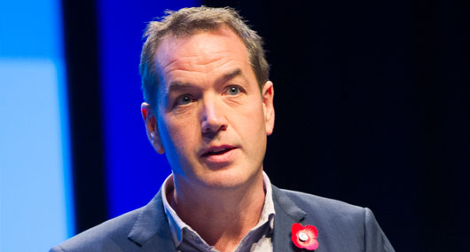 Andrew Hill, de la Universidad de Liverpool, en tu intervención en la conferencia de Glasgow. Imagen cortesía de Terapia Farmacológica del VIH, Glasgow 2014 (hivglasgow.org) 