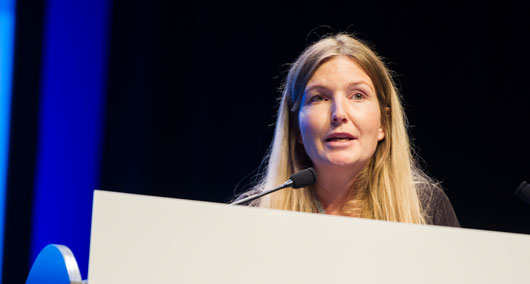  Anne Marie W Efsen, del Centro para la Investigación en la Salud y las Enfermedades Infecciosas de Copenhague (Dinamarca), en su intervención en HIV Glasgow. Imagen cortesía de Terapia Farmacológica del VIH, Glasgow 2014 (hivglasgow.org) 