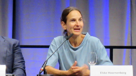 Elske Hoornenborg, en su intervención en la AIDS 2018. Foto: Liz Highleyman.