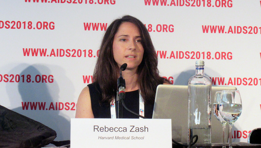 Rebecca Zash, durante su intervención en la AIDS 2018. Foto: Liz Highleyman. 