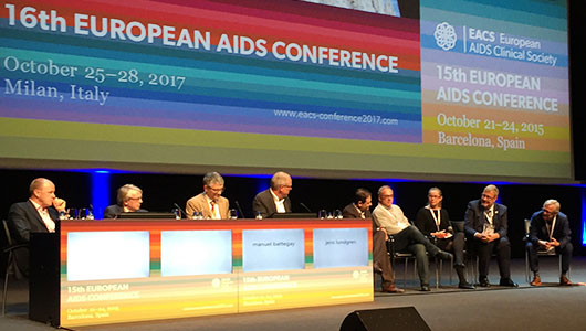 Panel de expertos presentando las directrices de tratamiento en la EACS 2015. Foto: Liz Highleyman, hivandhepatitis.com