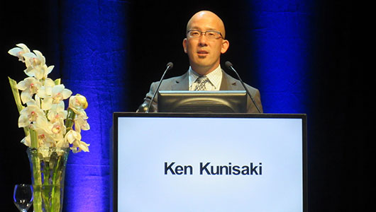 Ken Kunisaki, en su intervención en la EACS 2015. Foto: Liz Highleyman, hivandhepatitis.com 