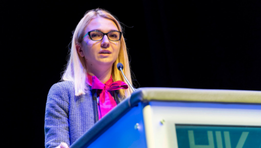 Karoline Nowicka, en la conferencia HIV Glasgow 2018. Créditos de la imagen: HIV Glasgow