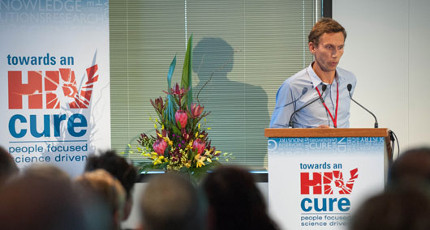Ole Schmeltz Søgaard, del Hospital Universitario de Aarhus de Dinamarca, durante su presentación en AIDS 2014. Foto: International AIDS Society/Steve Forrest
