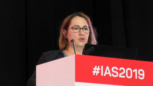Miranda Murray, de ViiV Healthcare, durante la presentación del estudio ATLAS en la IAS 2019. Foto: Liz Highleyman.