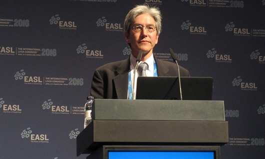 Paul Kwo, en su intervención en ILC 2016. Foto: Liz Highleyman, hivandhepatitis.com 